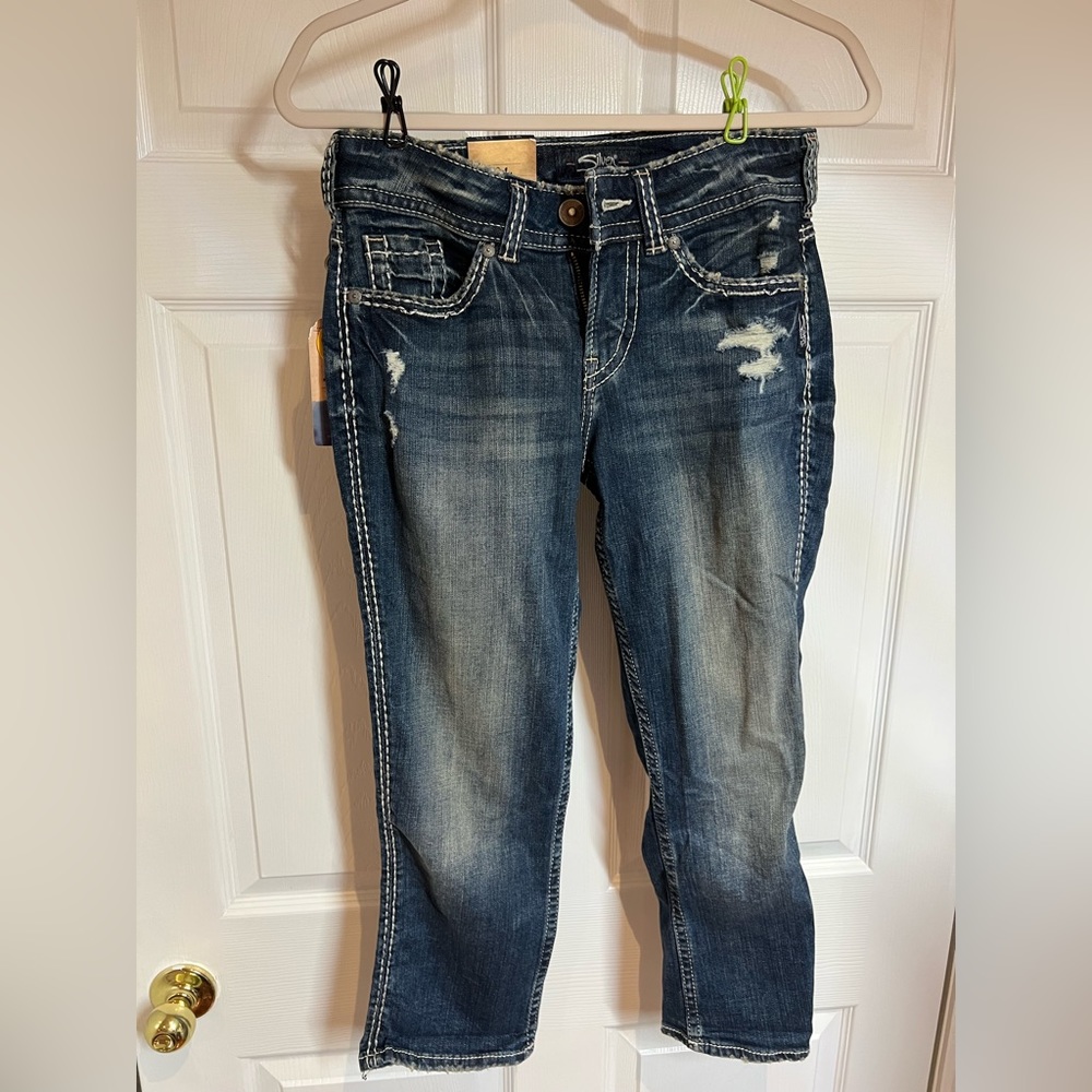 Women’s silver suki capris size 28 22” length